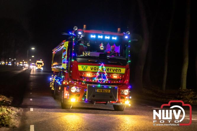 Tachtig trucks verlichten de gemeente Oldebroek tijdens de Truckers Lichtjesparade Oldebroek. - &copy; NWVFoto.nl