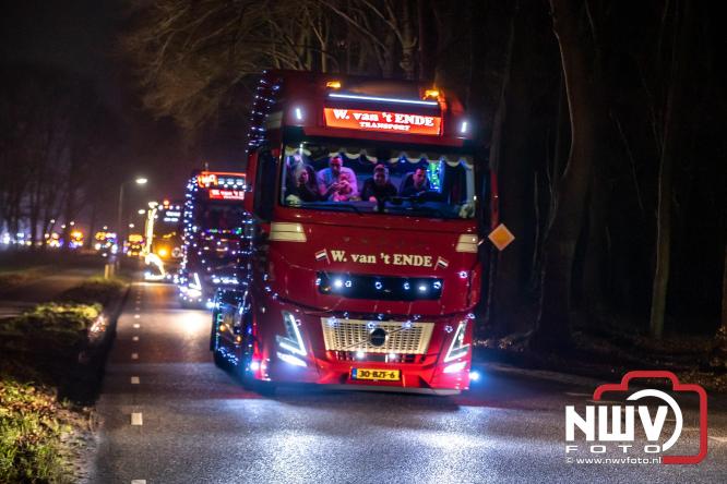 Tachtig trucks verlichten de gemeente Oldebroek tijdens de Truckers Lichtjesparade Oldebroek. - &copy; NWVFoto.nl