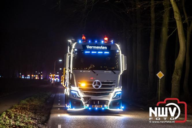 Tachtig trucks verlichten de gemeente Oldebroek tijdens de Truckers Lichtjesparade Oldebroek. - &copy; NWVFoto.nl
