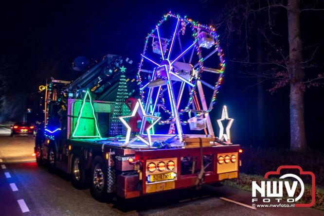 Tachtig trucks verlichten de gemeente Oldebroek tijdens de Truckers Lichtjesparade Oldebroek. - &copy; NWVFoto.nl