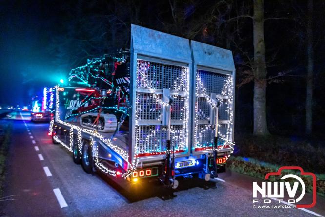 Tachtig trucks verlichten de gemeente Oldebroek tijdens de Truckers Lichtjesparade Oldebroek. - &copy; NWVFoto.nl