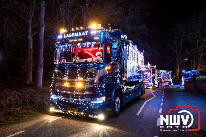 Tachtig trucks verlichten de gemeente Oldebroek tijdens de Truckers Lichtjesparade Oldebroek. - &copy; NWVFoto.nl