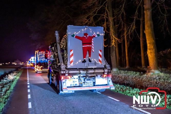 Tachtig trucks verlichten de gemeente Oldebroek tijdens de Truckers Lichtjesparade Oldebroek. - &copy; NWVFoto.nl