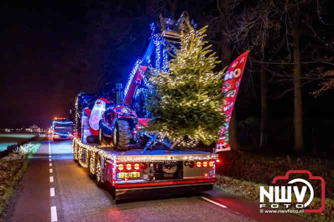Tachtig trucks verlichten de gemeente Oldebroek tijdens de Truckers Lichtjesparade Oldebroek. - &copy; NWVFoto.nl