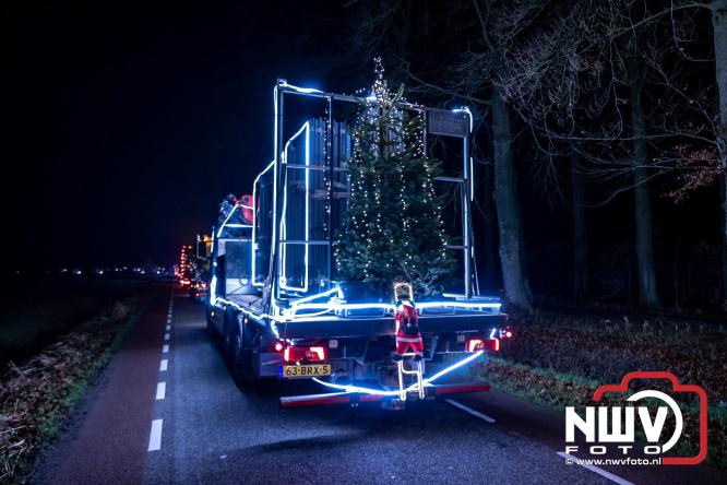 Tachtig trucks verlichten de gemeente Oldebroek tijdens de Truckers Lichtjesparade Oldebroek. - &copy; NWVFoto.nl