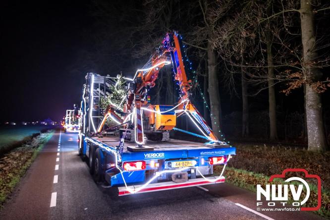 Tachtig trucks verlichten de gemeente Oldebroek tijdens de Truckers Lichtjesparade Oldebroek. - &copy; NWVFoto.nl