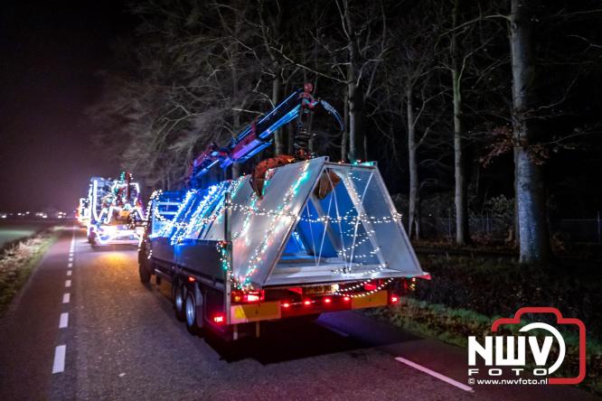 Tachtig trucks verlichten de gemeente Oldebroek tijdens de Truckers Lichtjesparade Oldebroek. - &copy; NWVFoto.nl