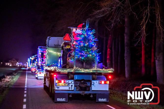 Tachtig trucks verlichten de gemeente Oldebroek tijdens de Truckers Lichtjesparade Oldebroek. - &copy; NWVFoto.nl