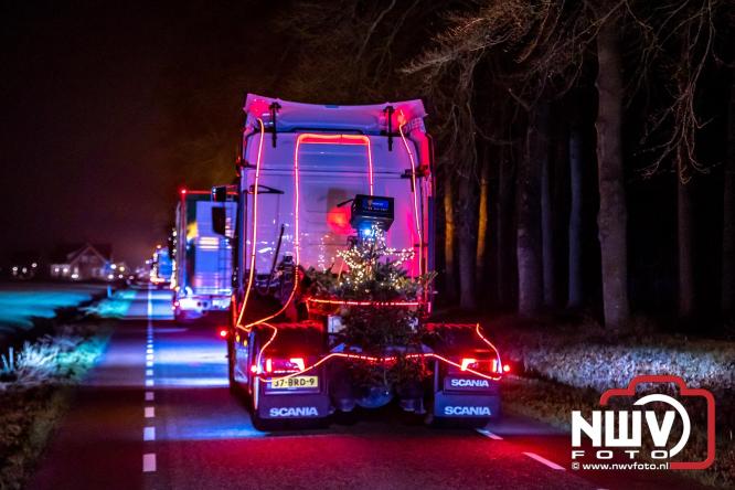 Tachtig trucks verlichten de gemeente Oldebroek tijdens de Truckers Lichtjesparade Oldebroek. - &copy; NWVFoto.nl