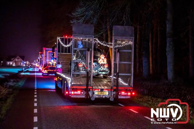 Tachtig trucks verlichten de gemeente Oldebroek tijdens de Truckers Lichtjesparade Oldebroek. - &copy; NWVFoto.nl