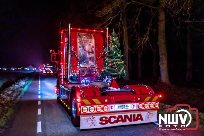 Tachtig trucks verlichten de gemeente Oldebroek tijdens de Truckers Lichtjesparade Oldebroek. - &copy; NWVFoto.nl