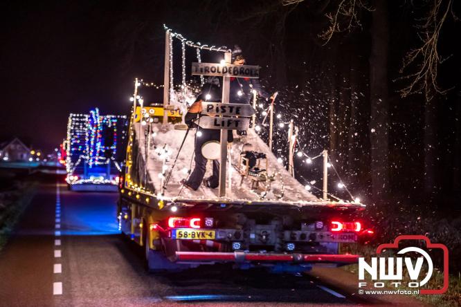 Tachtig trucks verlichten de gemeente Oldebroek tijdens de Truckers Lichtjesparade Oldebroek. - &copy; NWVFoto.nl