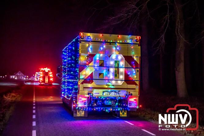 Tachtig trucks verlichten de gemeente Oldebroek tijdens de Truckers Lichtjesparade Oldebroek. - &copy; NWVFoto.nl