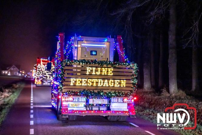Tachtig trucks verlichten de gemeente Oldebroek tijdens de Truckers Lichtjesparade Oldebroek. - &copy; NWVFoto.nl