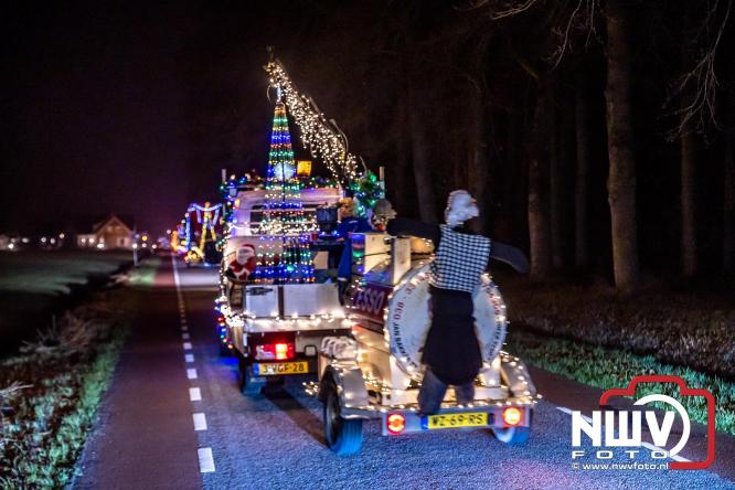 Tachtig trucks verlichten de gemeente Oldebroek tijdens de Truckers Lichtjesparade Oldebroek. - &copy; NWVFoto.nl