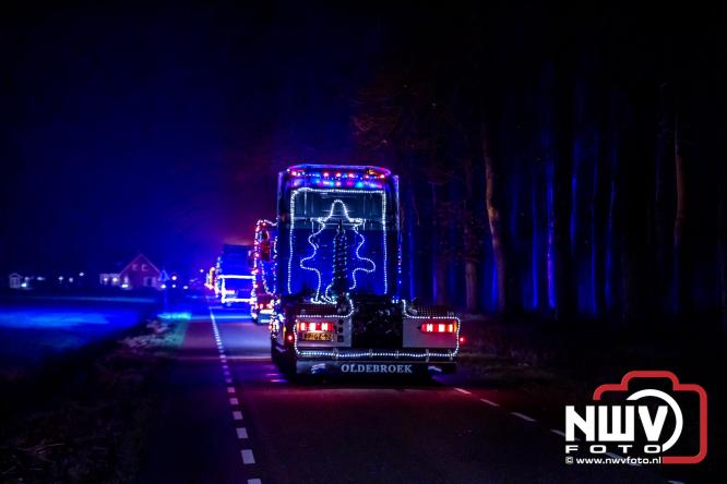 Tachtig trucks verlichten de gemeente Oldebroek tijdens de Truckers Lichtjesparade Oldebroek. - &copy; NWVFoto.nl