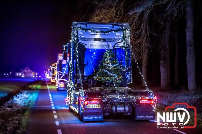 Tachtig trucks verlichten de gemeente Oldebroek tijdens de Truckers Lichtjesparade Oldebroek. - &copy; NWVFoto.nl