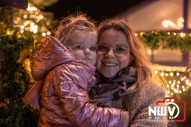 Tachtig trucks verlichten de gemeente Oldebroek tijdens de Truckers Lichtjesparade Oldebroek. - &copy; NWVFoto.nl
