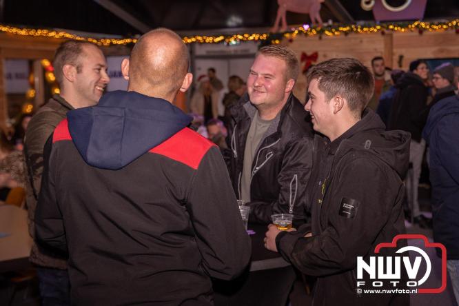 Tachtig trucks verlichten de gemeente Oldebroek tijdens de Truckers Lichtjesparade Oldebroek. - &copy; NWVFoto.nl