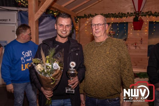 Tachtig trucks verlichten de gemeente Oldebroek tijdens de Truckers Lichtjesparade Oldebroek. - &copy; NWVFoto.nl