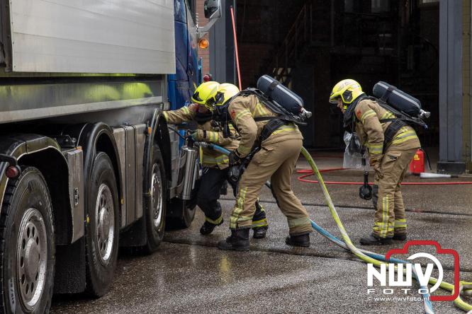 Brandweer Elburg rukt uit voor brand in strooiwagen op het terrein van Rijkswaterstaat 't Harde. - &copy; NWVFoto.nl