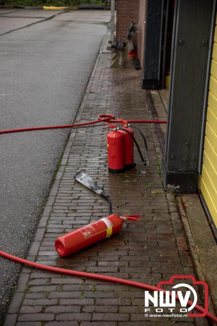 Brandweer Elburg rukt uit voor brand in strooiwagen op het terrein van Rijkswaterstaat 't Harde. - &copy; NWVFoto.nl