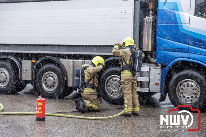 Brandweer Elburg rukt uit voor brand in strooiwagen op het terrein van Rijkswaterstaat 't Harde. - &copy; NWVFoto.nl