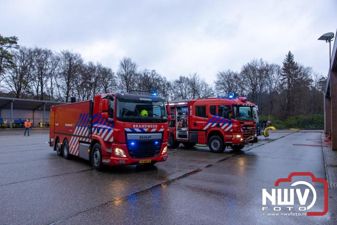 Brandweer Elburg rukt uit voor brand in strooiwagen op het terrein van Rijkswaterstaat 't Harde. - &copy; NWVFoto.nl