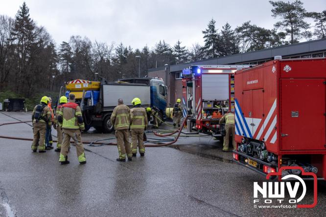 Brandweer Elburg rukt uit voor brand in strooiwagen op het terrein van Rijkswaterstaat 't Harde. - &copy; NWVFoto.nl