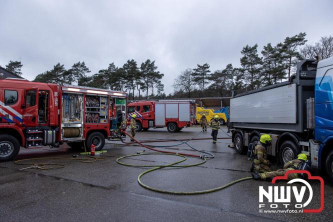 Brandweer Elburg rukt uit voor brand in strooiwagen op het terrein van Rijkswaterstaat 't Harde. - &copy; NWVFoto.nl