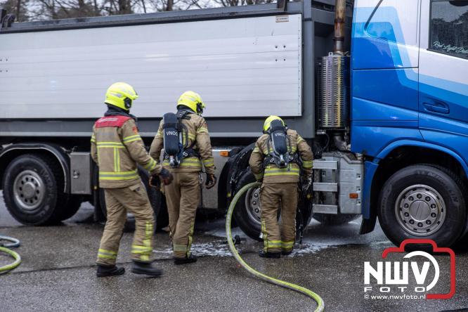 Brandweer Elburg rukt uit voor brand in strooiwagen op het terrein van Rijkswaterstaat 't Harde. - &copy; NWVFoto.nl