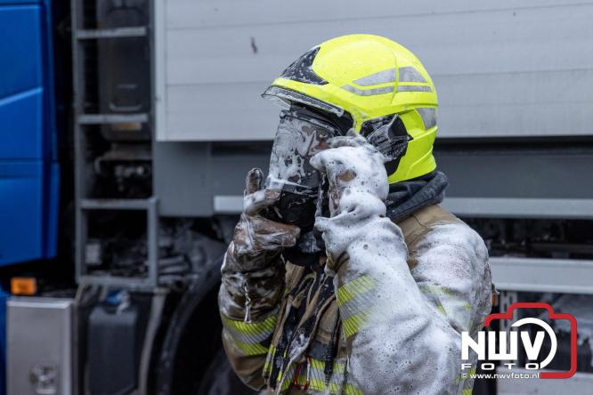 Brandweer Elburg rukt uit voor brand in strooiwagen op het terrein van Rijkswaterstaat 't Harde. - &copy; NWVFoto.nl