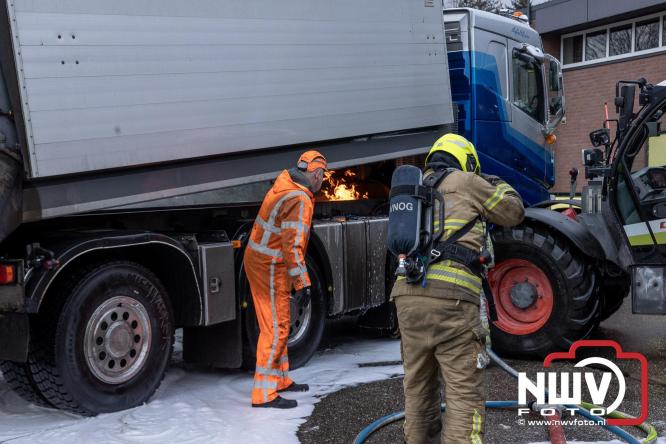 Brandweer Elburg rukt uit voor brand in strooiwagen op het terrein van Rijkswaterstaat 't Harde. - &copy; NWVFoto.nl