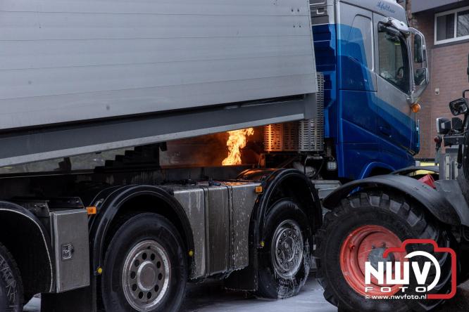 Brandweer Elburg rukt uit voor brand in strooiwagen op het terrein van Rijkswaterstaat 't Harde. - &copy; NWVFoto.nl