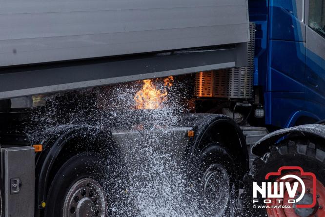 Brandweer Elburg rukt uit voor brand in strooiwagen op het terrein van Rijkswaterstaat 't Harde. - &copy; NWVFoto.nl