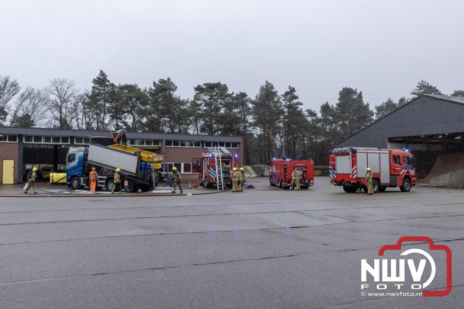 Brandweer Elburg rukt uit voor brand in strooiwagen op het terrein van Rijkswaterstaat 't Harde. - &copy; NWVFoto.nl