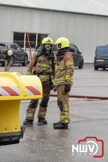 Brandweer Elburg rukt uit voor brand in strooiwagen op het terrein van Rijkswaterstaat 't Harde. - &copy; NWVFoto.nl
