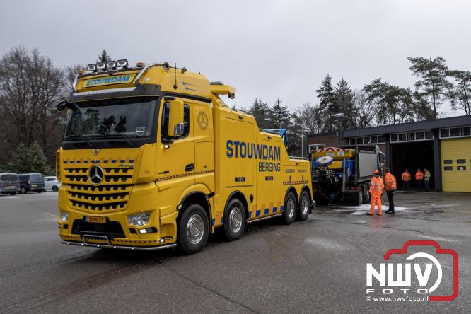 Brandweer Elburg rukt uit voor brand in strooiwagen op het terrein van Rijkswaterstaat 't Harde. - &copy; NWVFoto.nl