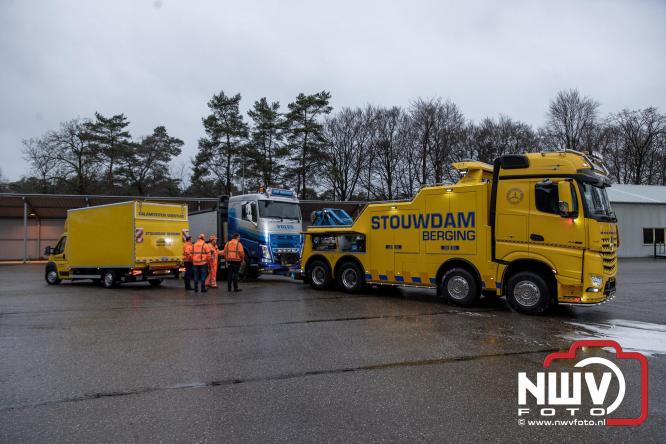 Brandweer Elburg rukt uit voor brand in strooiwagen op het terrein van Rijkswaterstaat 't Harde. - &copy; NWVFoto.nl