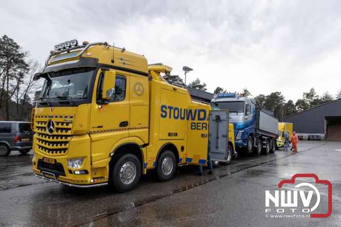 Brandweer Elburg rukt uit voor brand in strooiwagen op het terrein van Rijkswaterstaat 't Harde. - &copy; NWVFoto.nl