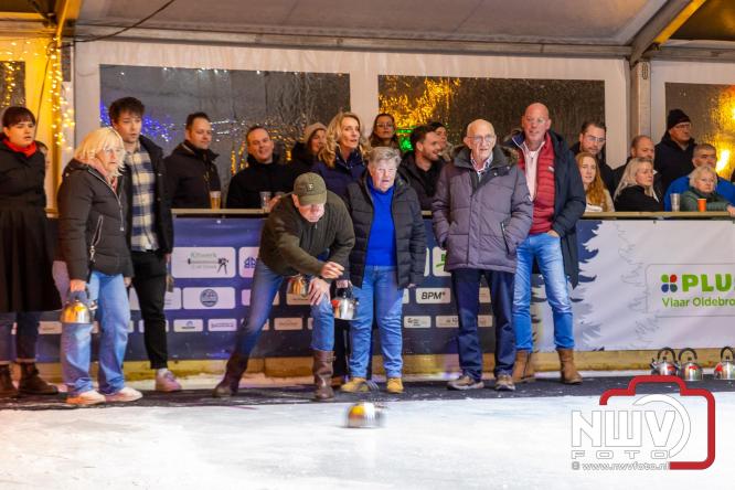 Winterfestijn Oldebroek sluit knallend af met spectaculaire Fluitketel Curlingwedstrijd met als winnaar De Knooierds. - &copy; NWVFoto.nl