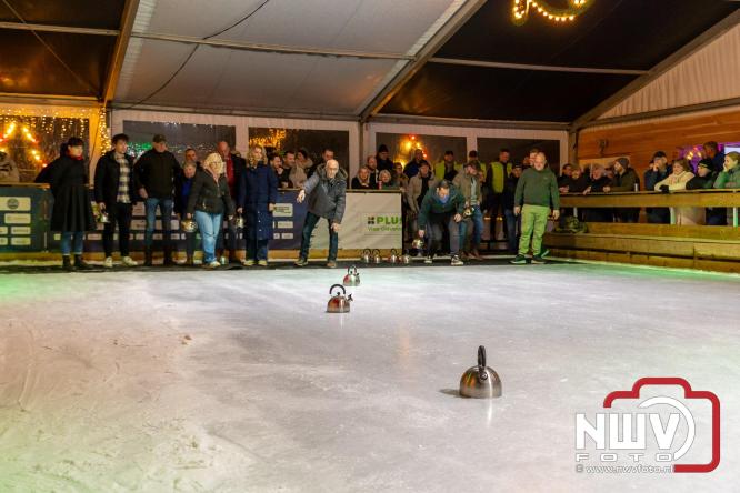 Winterfestijn Oldebroek sluit knallend af met spectaculaire Fluitketel Curlingwedstrijd met als winnaar De Knooierds. - &copy; NWVFoto.nl