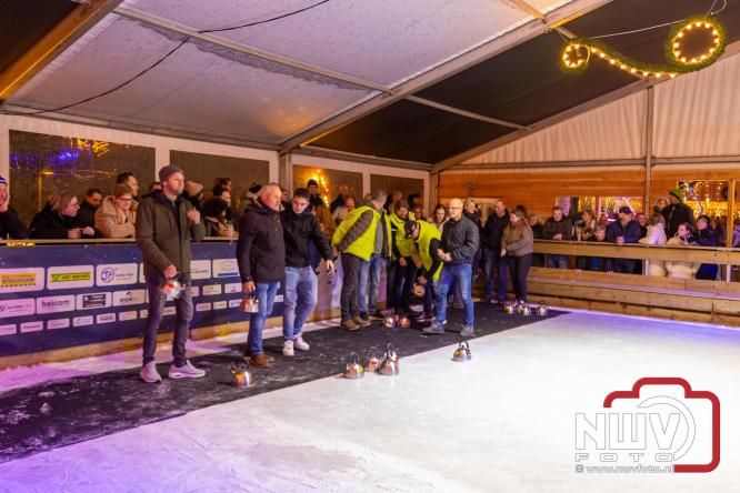 Winterfestijn Oldebroek sluit knallend af met spectaculaire Fluitketel Curlingwedstrijd met als winnaar De Knooierds. - &copy; NWVFoto.nl