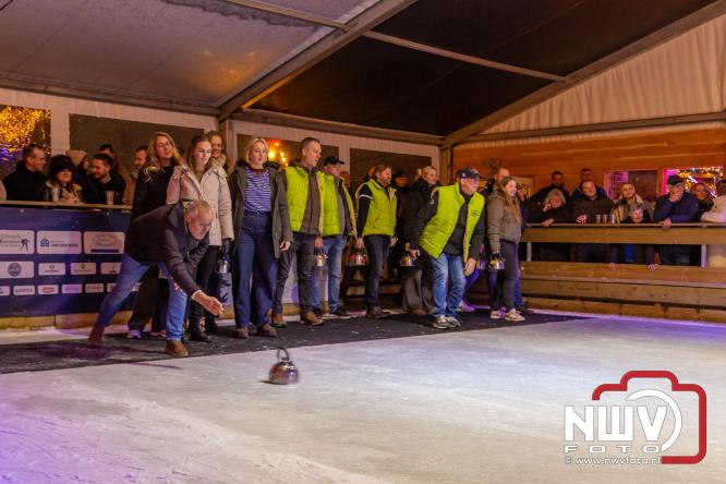 Winterfestijn Oldebroek sluit knallend af met spectaculaire Fluitketel Curlingwedstrijd met als winnaar De Knooierds. - &copy; NWVFoto.nl