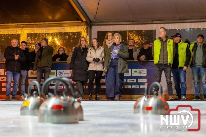 Winterfestijn Oldebroek sluit knallend af met spectaculaire Fluitketel Curlingwedstrijd met als winnaar De Knooierds. - &copy; NWVFoto.nl