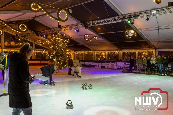 Winterfestijn Oldebroek sluit knallend af met spectaculaire Fluitketel Curlingwedstrijd met als winnaar De Knooierds. - &copy; NWVFoto.nl