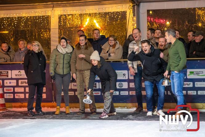 Winterfestijn Oldebroek sluit knallend af met spectaculaire Fluitketel Curlingwedstrijd met als winnaar De Knooierds. - &copy; NWVFoto.nl