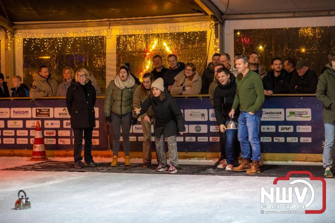 Winterfestijn Oldebroek sluit knallend af met spectaculaire Fluitketel Curlingwedstrijd met als winnaar De Knooierds. - &copy; NWVFoto.nl