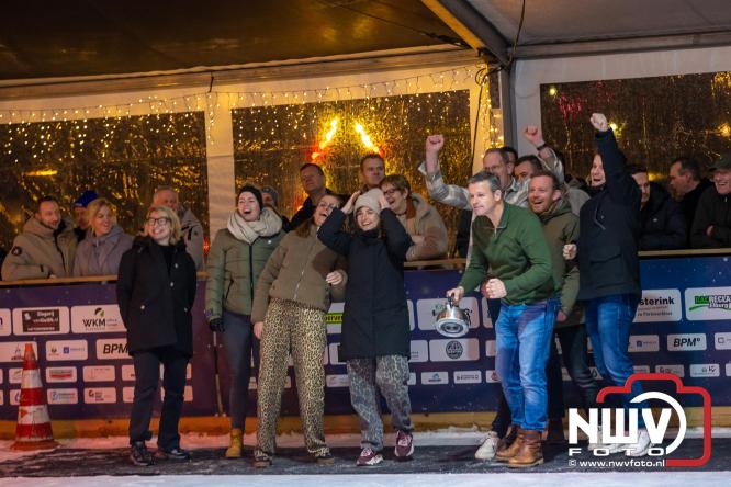Winterfestijn Oldebroek sluit knallend af met spectaculaire Fluitketel Curlingwedstrijd met als winnaar De Knooierds. - &copy; NWVFoto.nl