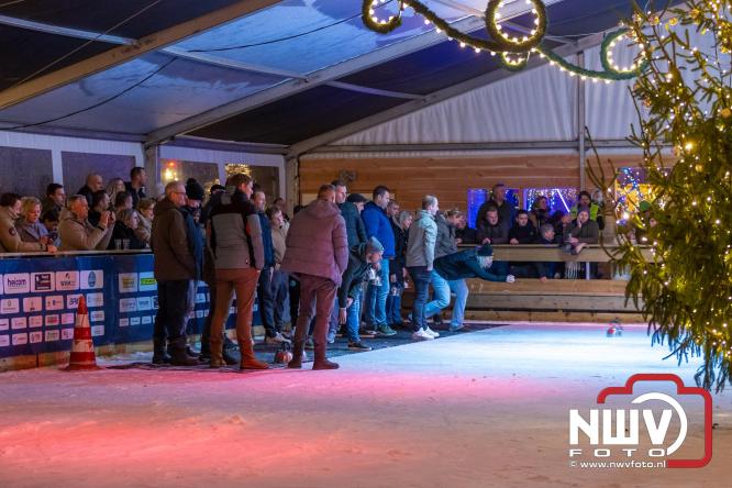 Winterfestijn Oldebroek sluit knallend af met spectaculaire Fluitketel Curlingwedstrijd met als winnaar De Knooierds. - &copy; NWVFoto.nl